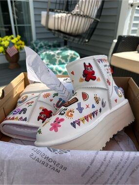 NIB UGG Women’s Platform Boots Pop Sketch Size 8